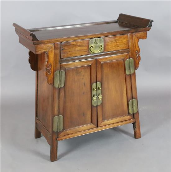 A Chinese hongmu cabinet, 19th century W.78cm